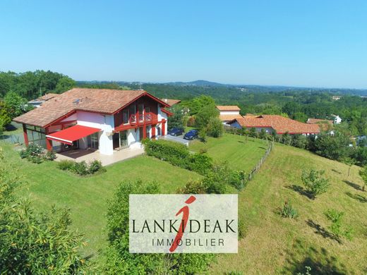 Luxe woning in Ustaritz, Pyrénées-Atlantiques