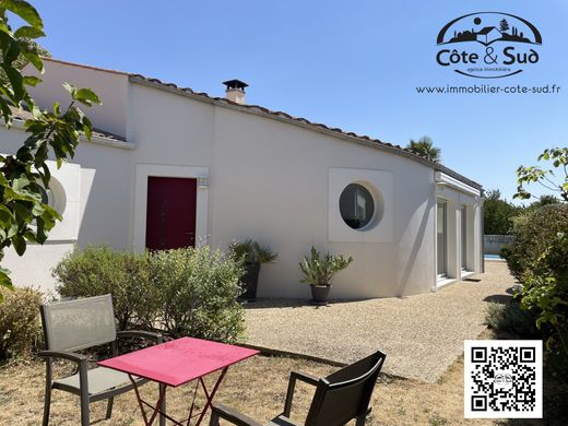 Luxury home in Clavette, Charente-Maritime