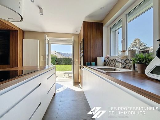 Maison de luxe à Challes-les-Eaux, Savoie
