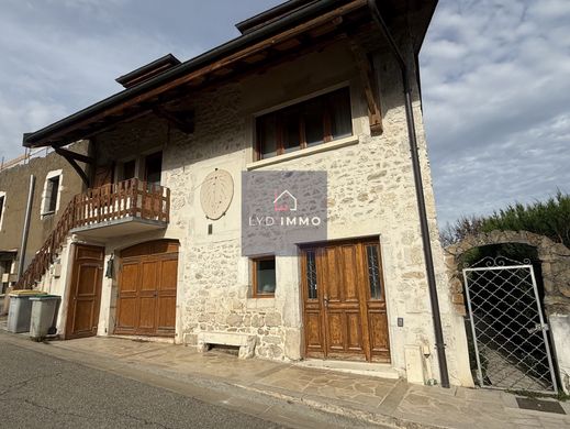 Элитный дом, Valserhône, Ain