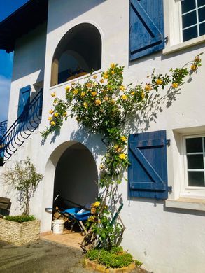 Villa in Cambo-les-Bains, Pyrénées-Atlantiques
