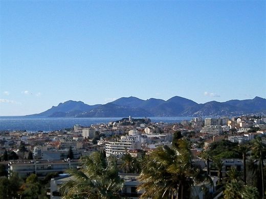 Apartment / Etagenwohnung in Cannes, Alpes-Maritimes