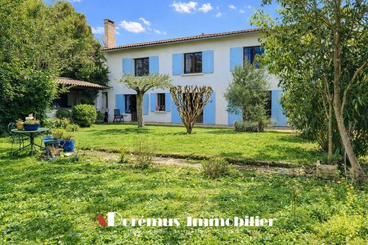 Luxury home in Camblanes, Gironde