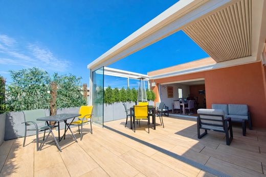 Apartament w Nîmes, Gard