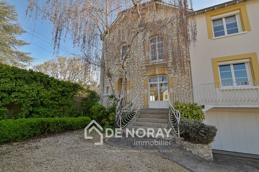 Luxury home in Saint-Cyr-sur-Loire, Indre and Loire