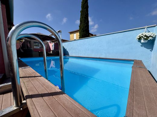 Luxury home in La Londe-les-Maures, Var