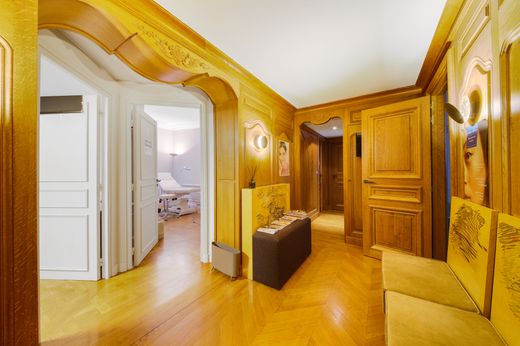 Apartment / Etagenwohnung in Tour Eiffel, Invalides – Ecole Militaire, Saint-Thomas d’Aquin, Paris