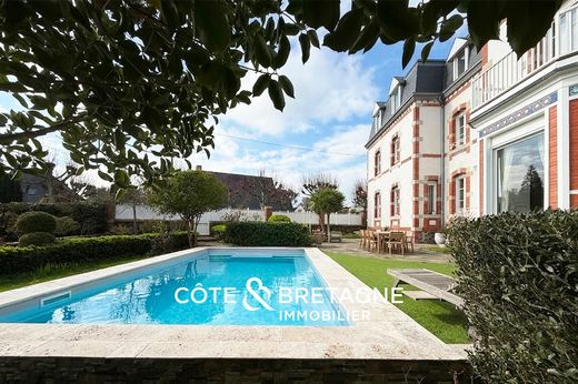 Luxury home in Binic, Côtes-d'Armor