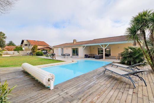 Luxury home in Arsac, Gironde