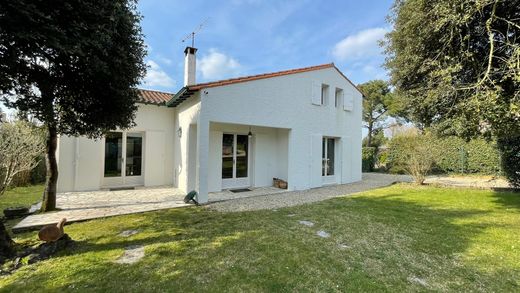 Luxury home in Vaux-sur-Mer, Charente-Maritime