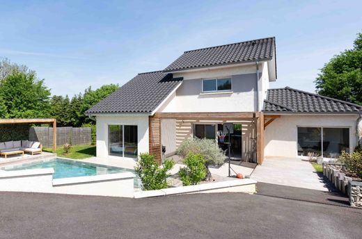 Villa in Saint-André-le-Gaz, Isère