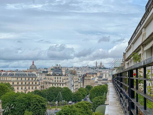 シャンゼリゼ、マドレーヌ、トリアングル・ドール, Parisのアパートメント