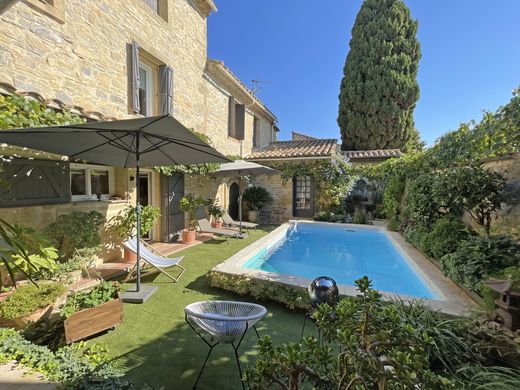 Luxus-Haus in Marguerittes, Gard