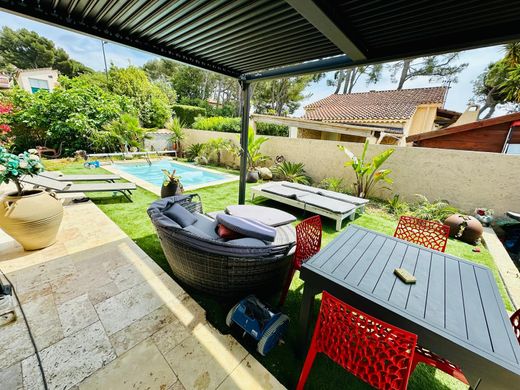 Luxury home in Six-Fours-les-Plages, Var