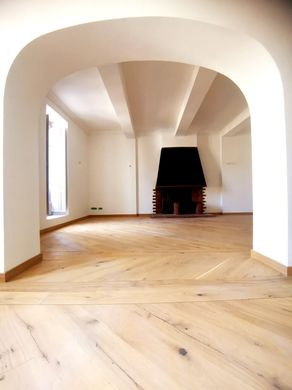 Apartment / Etagenwohnung in Nîmes, Gard