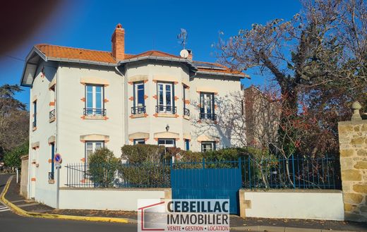 Maison de luxe à Vic-le-Comte, Puy-de-Dôme