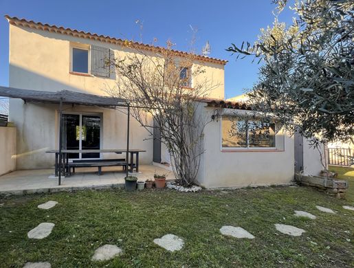 Luxury home in Lauris, Vaucluse