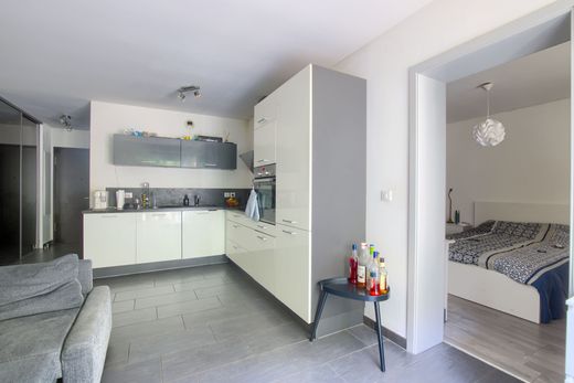 Apartment / Etagenwohnung in Russange, Moselle