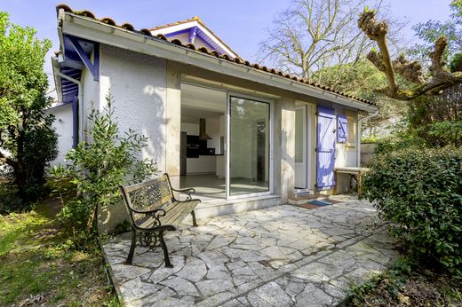 Luxury home in Lanton, Gironde