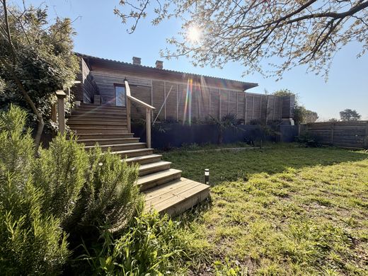 Luxury home in Gujan-Mestras, Gironde