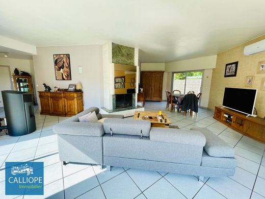 Luxury home in Arsac, Gironde