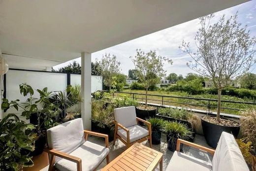 Apartment in Croissy-sur-Seine, Yvelines