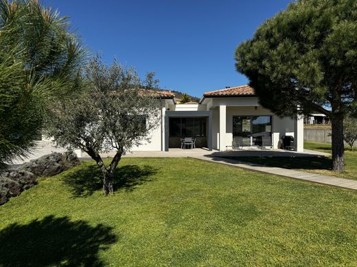 Villa in Saint-Alban-d'Ay, Ardèche