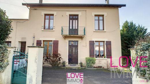 Luxe woning in Domarin, Isère