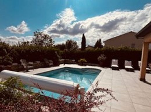 منزل ﻓﻲ Pont-du-Château, Puy-de-Dôme