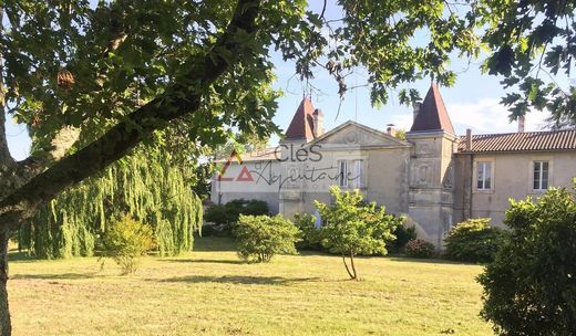 Zamek w Sainte-Croix-du-Mont, Gironde