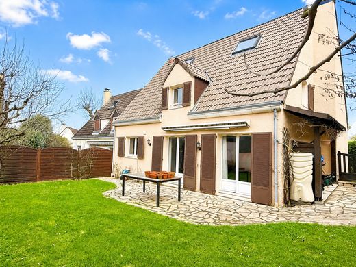 Casa di lusso a Sucy-en-Brie, Val-de-Marne