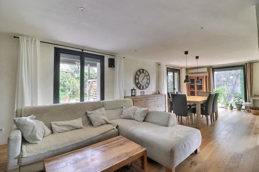 Вилла, Assas, Hérault