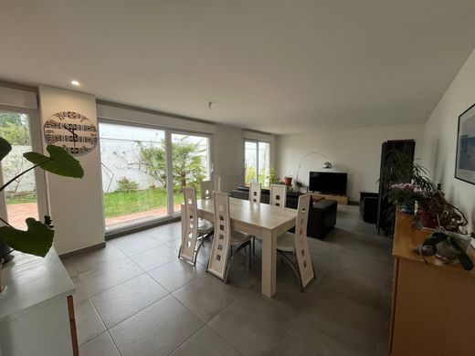 호화 저택 / Chassieu, Rhône