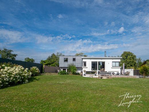 Luxury home in Mérignies, North