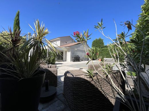 Casa di lusso a Saint-Germain-au-Mont-d'Or, Rhône