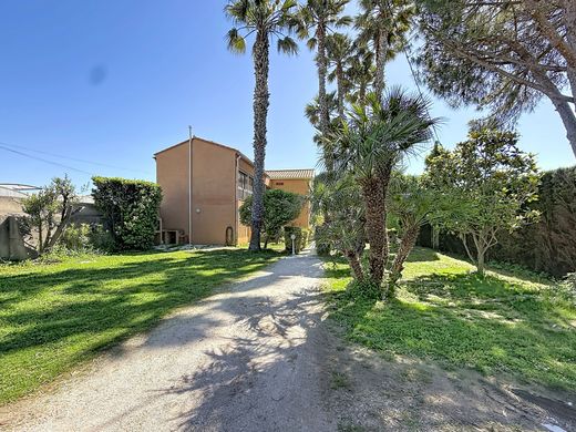 Luxury home in Perpignan, Pyrénées-Orientales