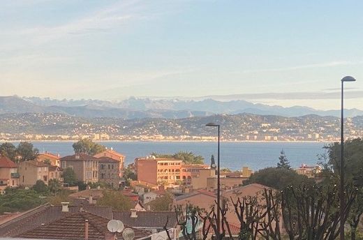 Apartment / Etagenwohnung in Théoule-sur-Mer, Alpes-Maritimes