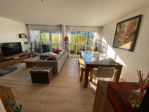 Apartment in Noisy-le-Roi, Yvelines