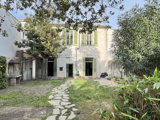 Luxus-Haus in Nîmes, Gard