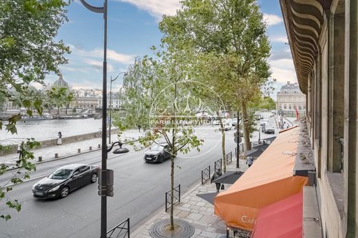 Apartment in Chatelet les Halles, Louvre-Tuileries, Palais Royal, Paris