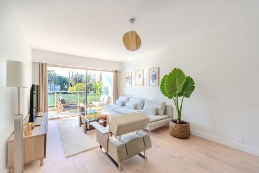 Apartment / Etagenwohnung in Cannes, Alpes-Maritimes