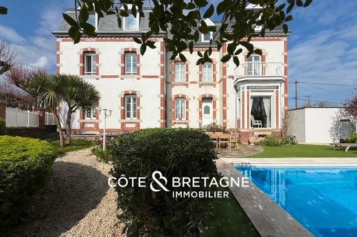 Luxury home in Binic, Côtes-d'Armor