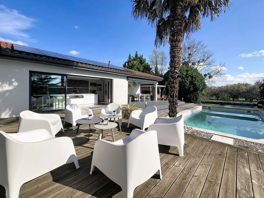 Luxury home in Anse, Rhône