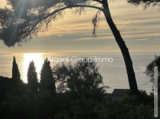 Apartment / Etagenwohnung in Sanary-sur-Mer, Var