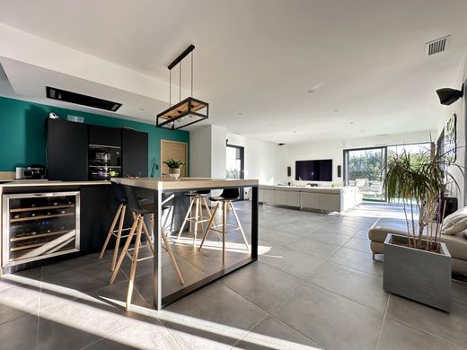 Luxe woning in Saussan, Hérault
