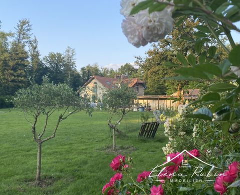 Luxury home in Bullion, Yvelines
