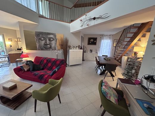 Πολυτελή κατοικία σε Milhaud, Gard