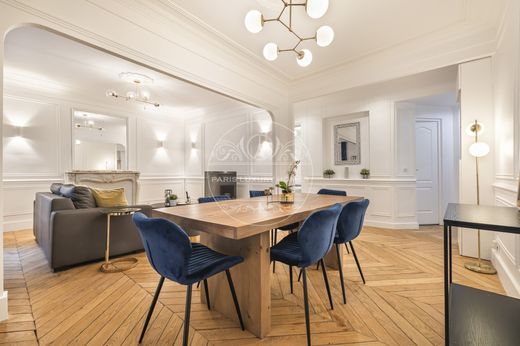 Apartment in Chatelet les Halles, Louvre-Tuileries, Palais Royal, Paris