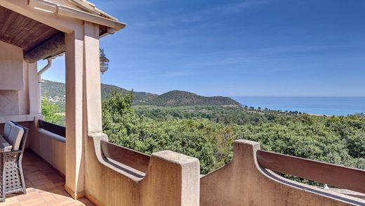 Villa a Sainte-Lucie de Porto-Vecchio, Corsica del Sud
