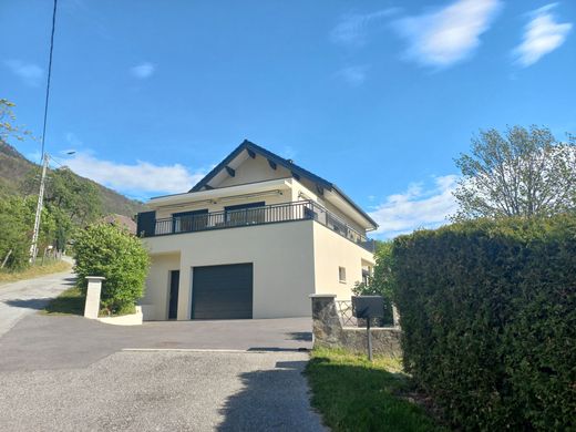 Maison de luxe à Saint-Rémy-de-Maurienne, Savoie